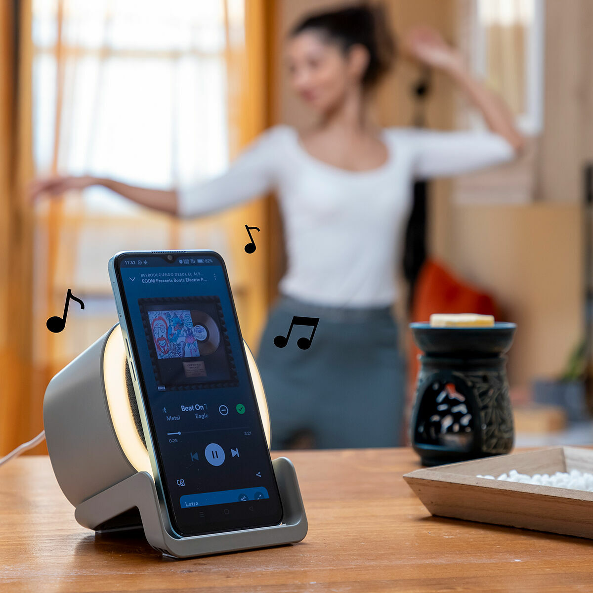 Innovagoods Draadloze Luidspreker-Oplader Met Led Souwis Innovagoods